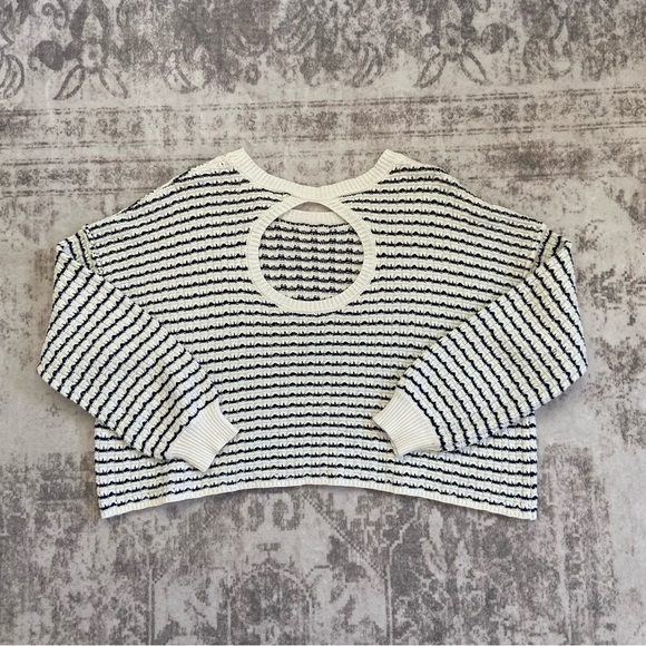 Saltwater Luxe Striped Crew Neck Cropped Sweater with Keyhole Back Large - Picture 10 of 11